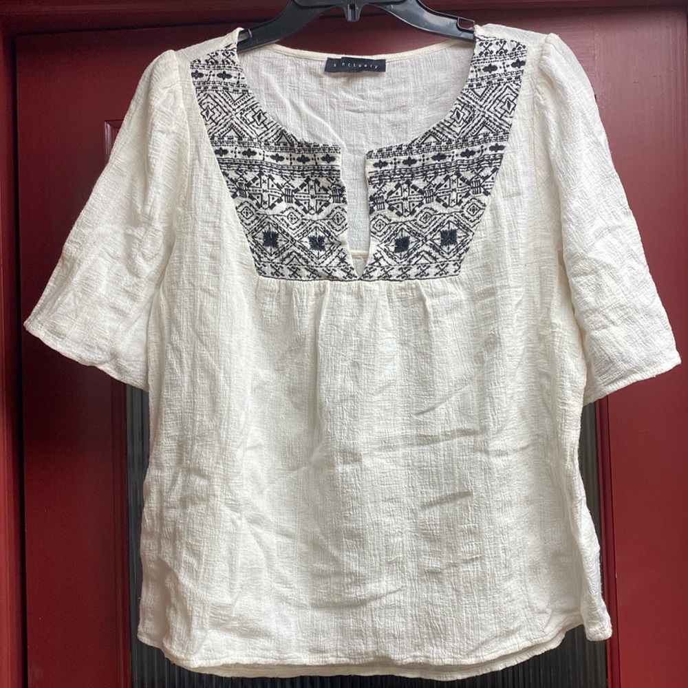 💯 Cotton Textured Embroidered Top NeverUsed